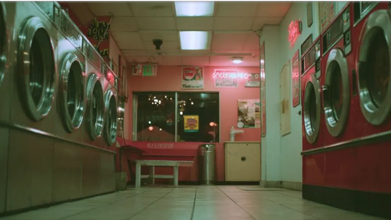 Dałem wnukowi kilka banknotów dolarowych po tym, jak zostawił mnie w domu opieki – był w szoku od kartki, którą dołączyłem.