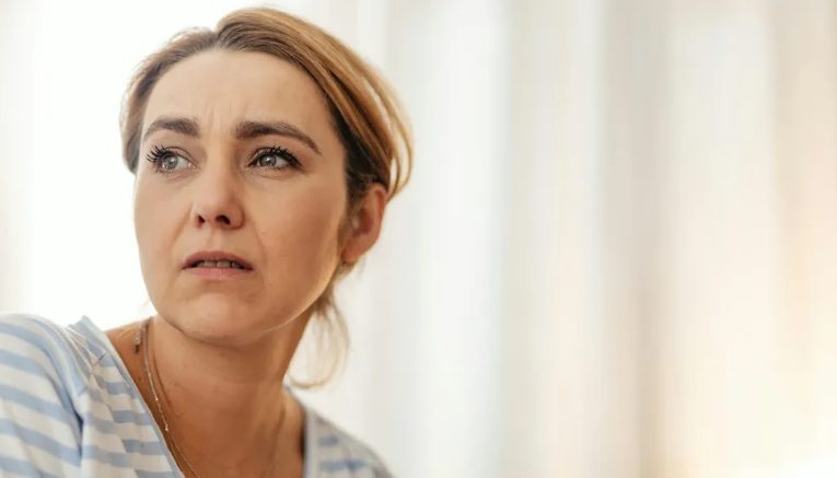 Mój 10-letni syn stanął w obronie biednej 7-letniej dziewczynki ze swojej szkoły, którą dręczył syn bogatego biznesmena – Telefon, który potem otrzymałem, sprawił, że drżałem.