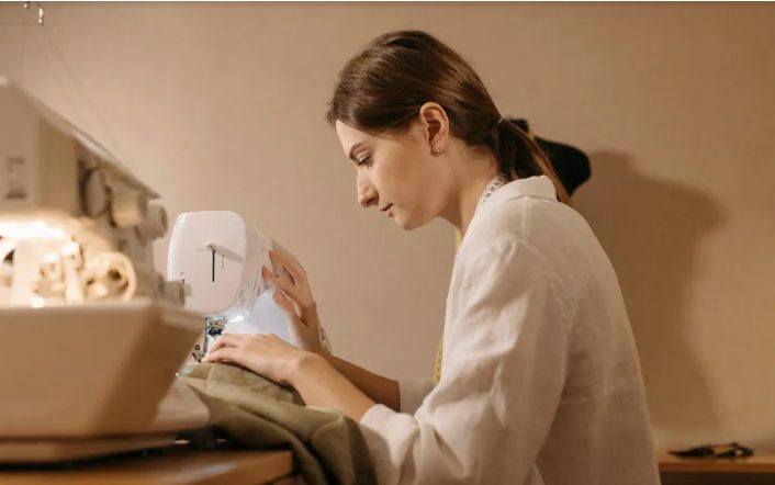 Moja mama uszyła mi suknię ślubną zaledwie 3 dni przed swoją śmiercią – Nie mogłam wybaczyć tego, co stało się z nią na minuty przed ceremonią.