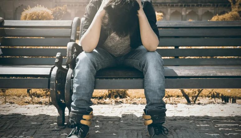 Dałem 4 dolary zmęczonej mamie na stacji benzynowej – tydzień później przyszedł do mnie w pracy list w kopercie
