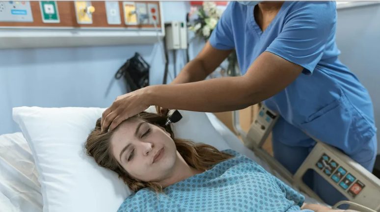 Mój mąż spowodował moją niepełnosprawność, a potem wyrzucił mnie, bo nie chciał, żeby opieka nade mną „zrujnowała” mu życie – karma dała mu lekcję szybciej, niż ja zdążyłam.