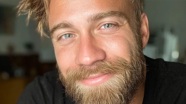 Moja teściowa odepchnęła mojego syna od rodzinnych zdjęć na moim weselu i krzyknęła: „Nie należysz do mojej rodziny!“