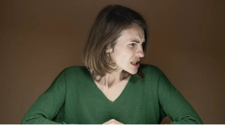 Moja macocha dała mi 36 godzin na opuszczenie domu mojego ojca bezpośrednio po jego pogrzebie – karma dała jej „prezent”, na który zasłużyła.
