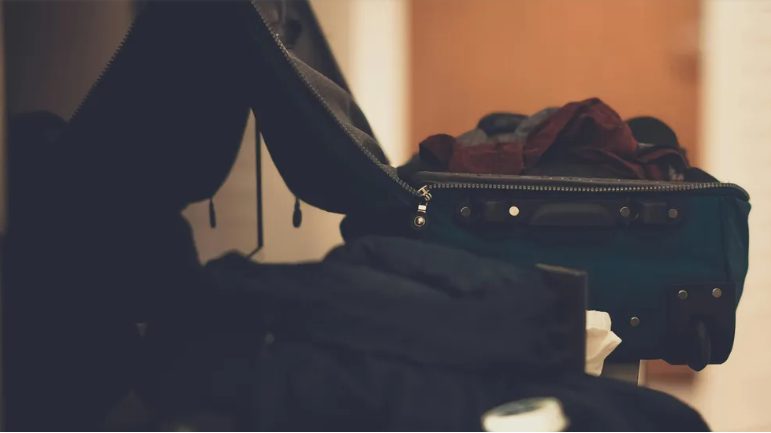 Adoptowaliśmy dziewczynkę, której nikt nie chciał z powodu znamienia – 25 lat później list ujawnił prawdę o jej przeszłości