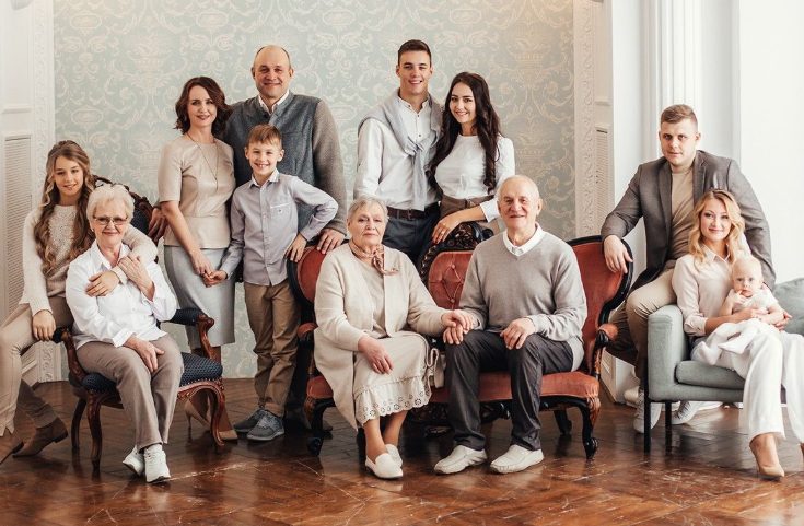 Mój tata zostawił mamę z 10 dzieciakami dla młodszej kobiety z kościoła – 10 lat później zadzwonił do mamy, żeby znowu być rodziną, ale ja dałem mu lekcję