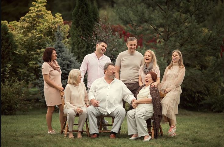 Mój tata zostawił mamę z 10 dzieciakami dla młodszej kobiety z kościoła – 10 lat później zadzwonił do mamy, żeby znowu być rodziną, ale ja dałem mu lekcję