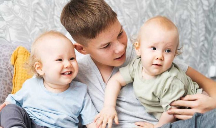 Mój syn zbudował rampę dla chłopca z sąsiedztwa – potem roszczeniowa sąsiadka ją zniszczyła, ale karma nadeszła szybciej, niż się spodziewała.