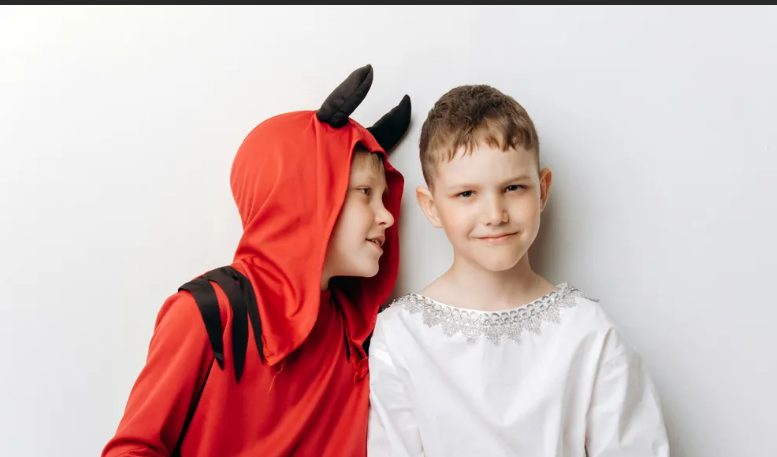 Pomogłem biednej dziewczynie z jej kostiumem na Halloween – Lata później staliśmy razem przed ołtarzem