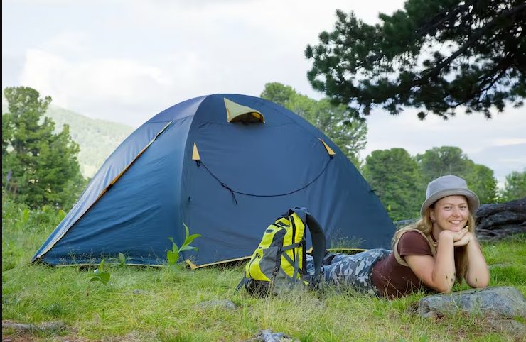 Moja siostra kazała mojej 11-letniej córce spać w zimnym garażu podczas nocowania – rzuciłam się do domu, ale nic nie mogło mnie przygotować na to, co zobaczyłam
