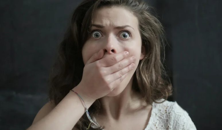 Straciłam dziecko po tym, jak mąż zostawił mnie dla mojej siostry i doprowadził do jej ciąży — w dniu ich ślubu wkroczyła karma.