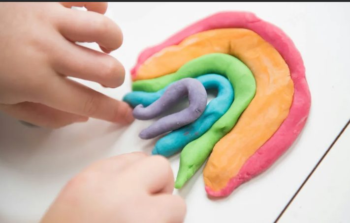 Mój siostrzeniec wepchnął Play-Doh do mojej toalety i zalał nasz nowy dom – jego rodzice odmówili zapłaty, więc sama dałam im nauczkę