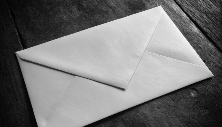 Poświęciłam 22 lata życia na wychowywanie moich trójaczek siostrzenic — to, co zrobiły na ich ukończeniu szkoły, sprawiło, że upadłam na kolana.