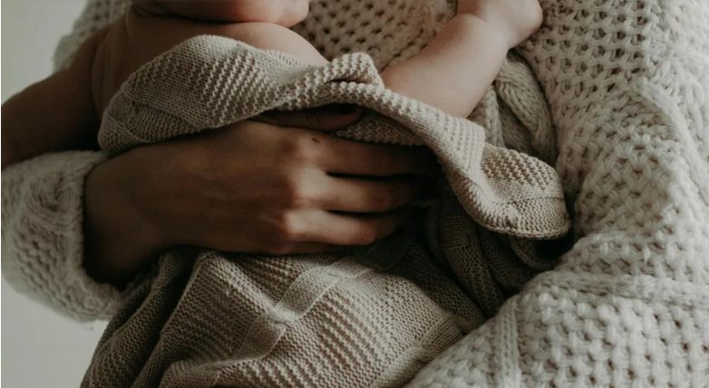 Moja córka obcięła włosy – Kiedy dowiedziałam się dlaczego, pobiegłam prosto do męża.