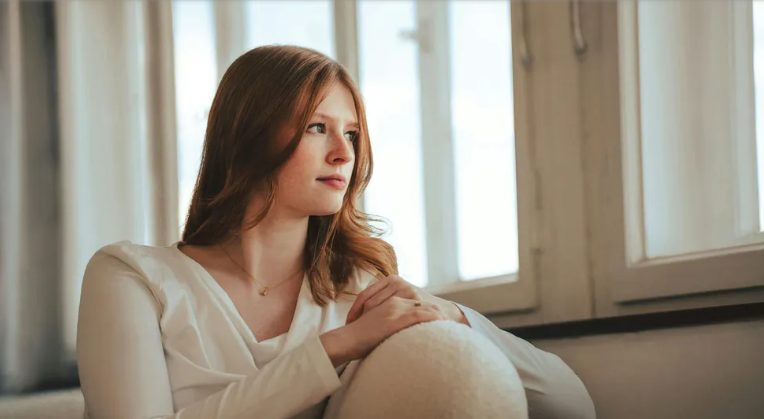 Moja córka obcięła włosy – Kiedy dowiedziałam się dlaczego, pobiegłam prosto do męża.